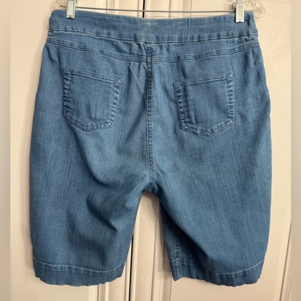 Womens Size XL Pull-On Elastic Waist Medium Wash Denim Bermuda Shorts by VENUS - Picture 6 of 8